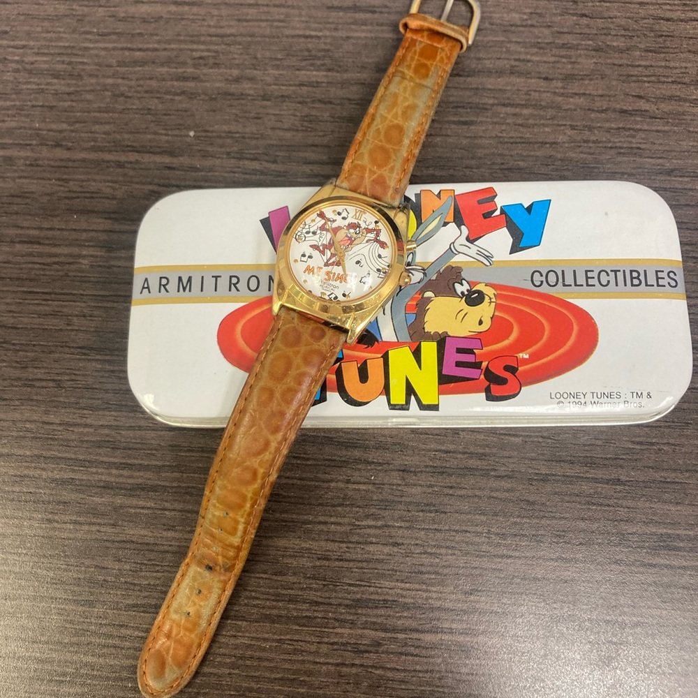 Vintage Looney Tunes Tasmanian Devil watch.